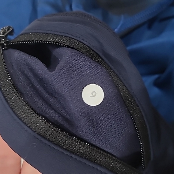 Lululemon crop legging - Picture 3 of 3